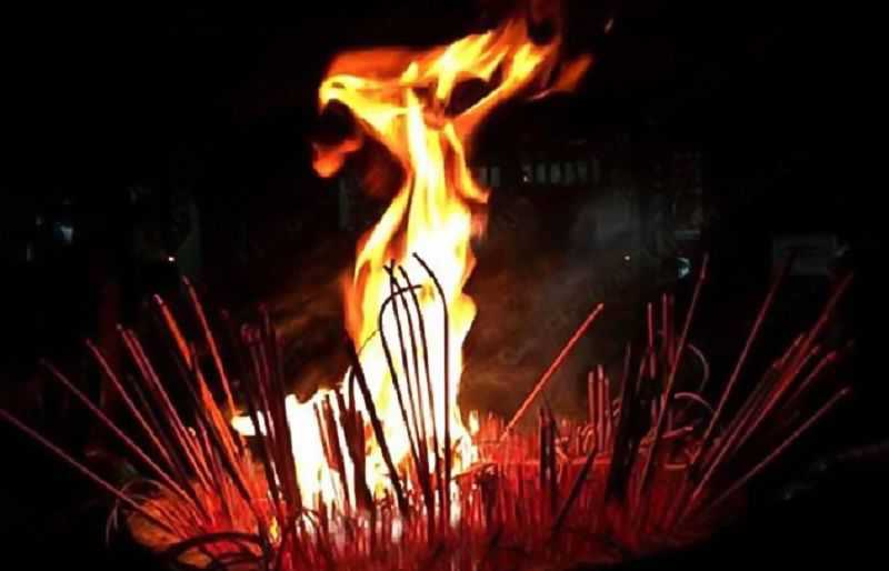 Mộng thấy bát hương cháy