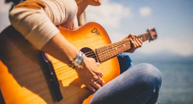 Mơ thấy đàn guitar đánh con gì ăn đậm?